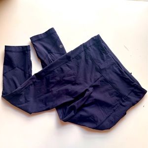 Lululemon speed tight cropped size 6 navy